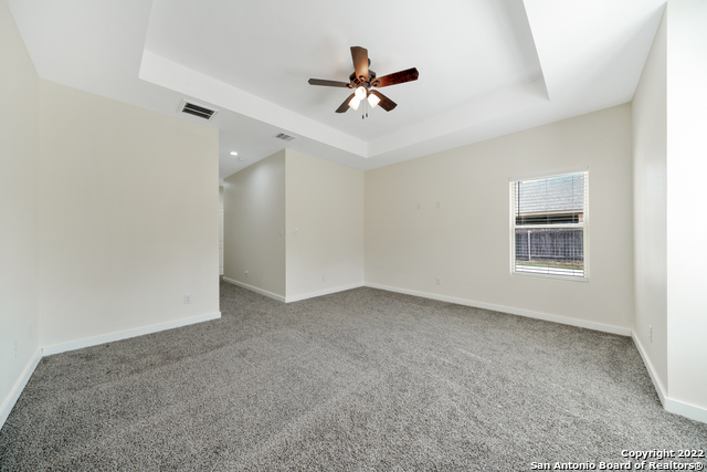 Listing photo id 15 for 2675 Fairwood Dr