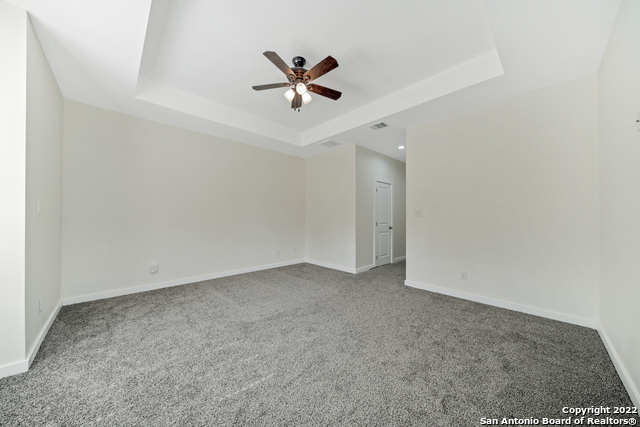 Listing photo id 16 for 2675 Fairwood Dr