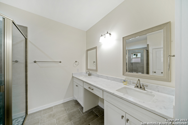 Listing photo id 17 for 2675 Fairwood Dr