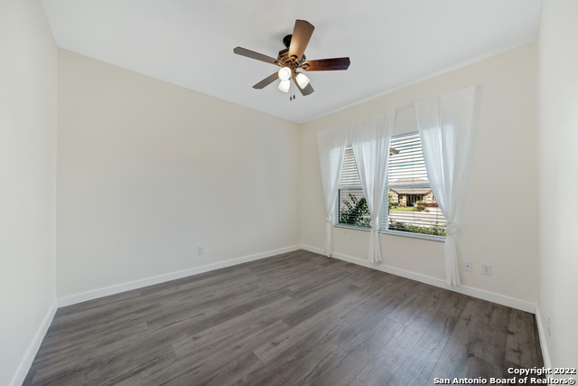 Listing photo id 19 for 2675 Fairwood Dr