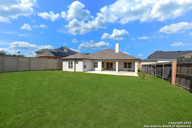 Listing photo id 24 for 2675 Fairwood Dr