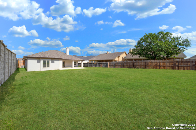 Listing photo id 26 for 2675 Fairwood Dr
