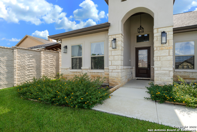 Listing photo id 1 for 2675 Fairwood Dr