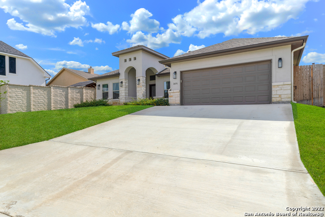 Listing photo id 2 for 2675 Fairwood Dr