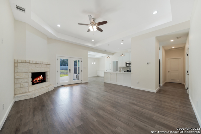 Listing photo id 4 for 2675 Fairwood Dr