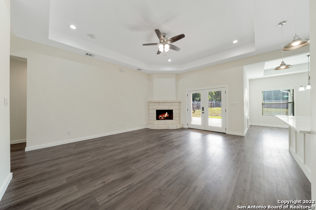 Listing photo id 5 for 2675 Fairwood Dr