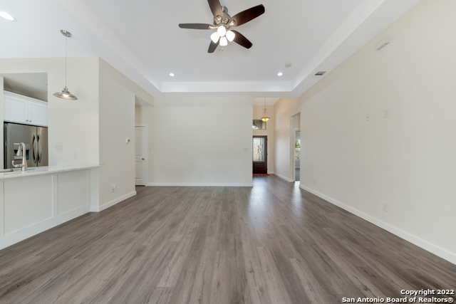Listing photo id 7 for 2675 Fairwood Dr