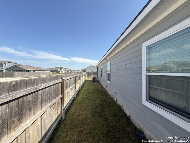 Image 22 of 29 For 612-614 Heathers Way