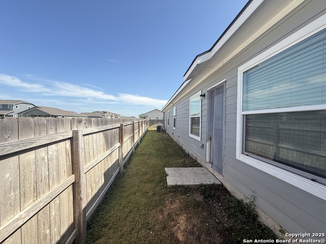 Image 26 of 29 For 612-614 Heathers Way