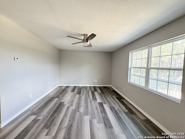 Listing photo id 11 for 387 Lake Park Loop