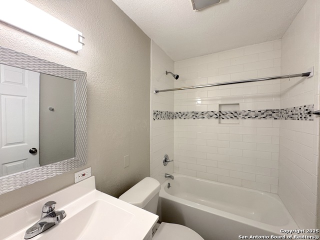 Listing photo id 17 for 387 Lake Park Loop