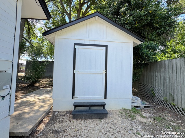 Listing photo id 3 for 387 Lake Park Loop
