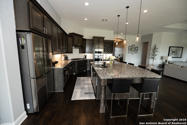 Listing photo id 17 for 5716 High Forest