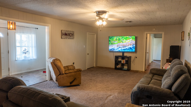 Listing photo id 6 for 4843 Fm 1436
