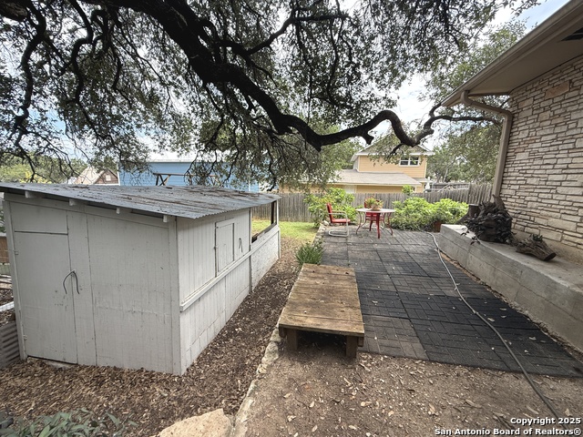 Image 26 of 31 For 717 Lookout  