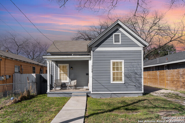 Listing photo id 1 for 1139 Morales