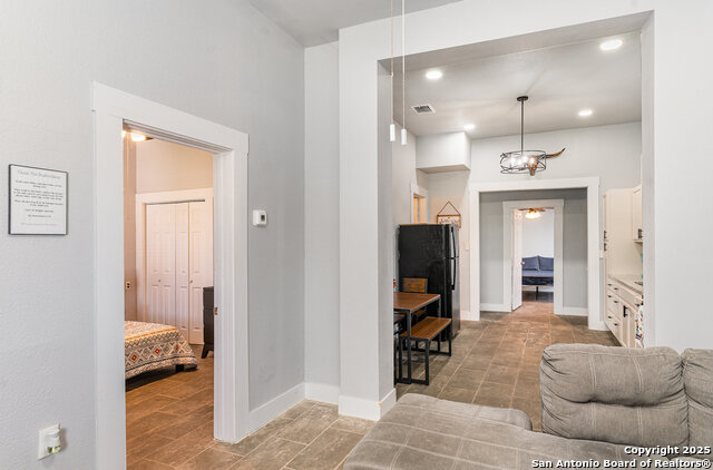 Listing photo id 4 for 1139 Morales
