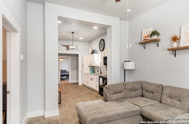Listing photo id 5 for 1139 Morales