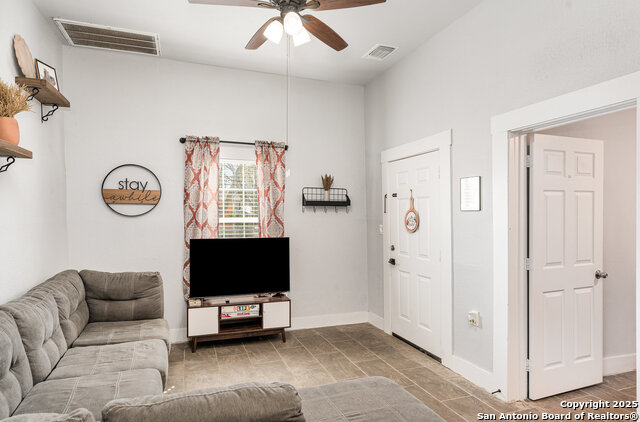 Listing photo id 6 for 1139 Morales