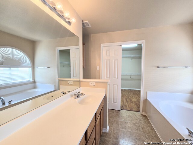 Listing photo id 15 for 4030 Bear Oak Path