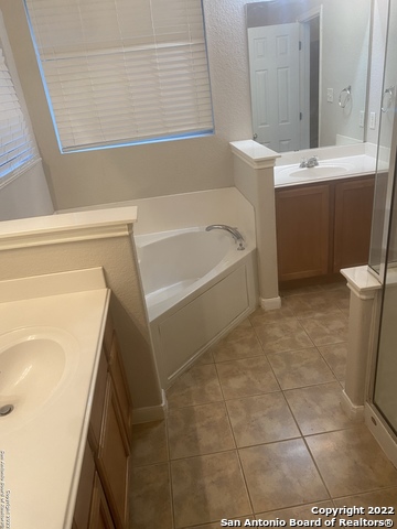 Image 16 of 26 For 702 Lorimor Ct