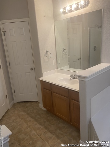 Image 17 of 26 For 702 Lorimor Ct