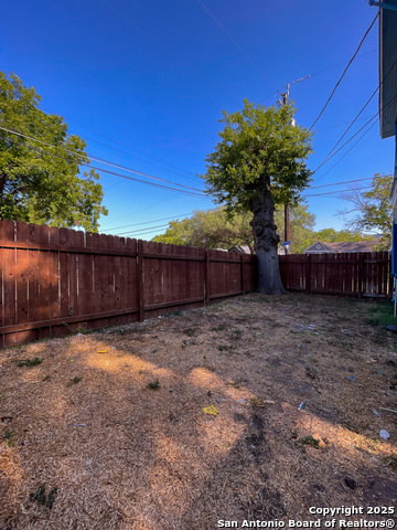 Image 14 of 16 For 802 Montana St  1