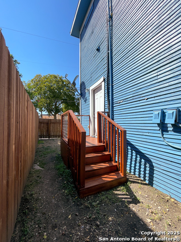 Image 15 of 16 For 802 Montana St  1