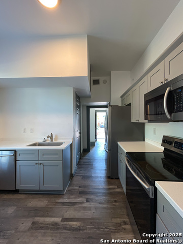 Image 3 of 16 For 802 Montana St  1