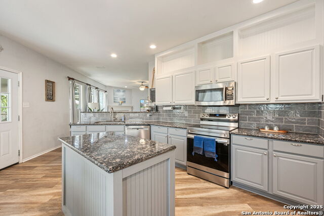 Listing photo id 9 for 23618 Calico Chase