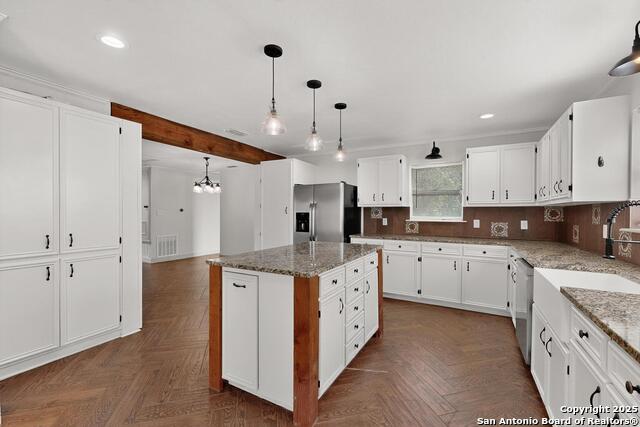 Listing photo id 13 for 7140 Tree Bend