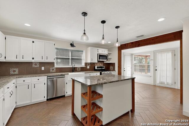 Listing photo id 14 for 7140 Tree Bend