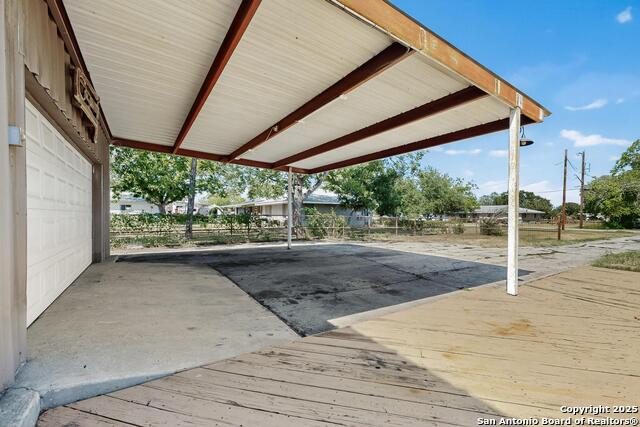 Listing photo id 31 for 7140 Tree Bend
