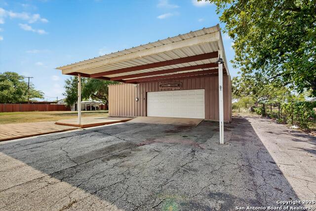 Listing photo id 32 for 7140 Tree Bend
