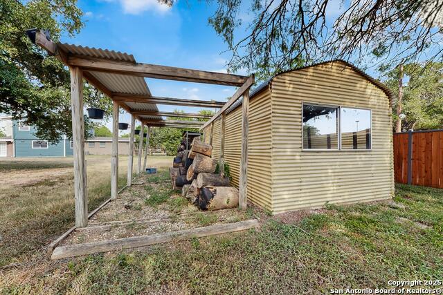 Listing photo id 34 for 7140 Tree Bend