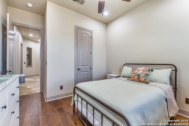 Listing photo id 14 for 140 Paradise