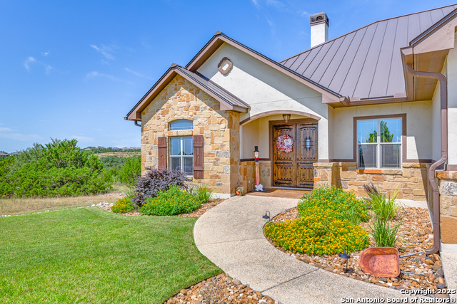 Listing photo id 0 for 140 Paradise