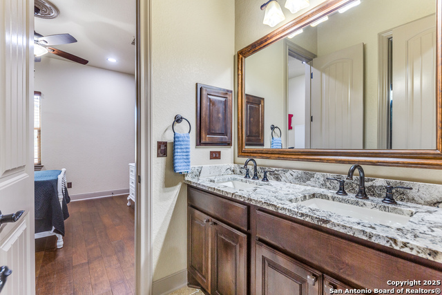 Listing photo id 18 for 140 Paradise