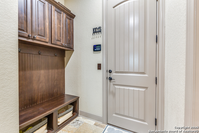 Listing photo id 19 for 140 Paradise
