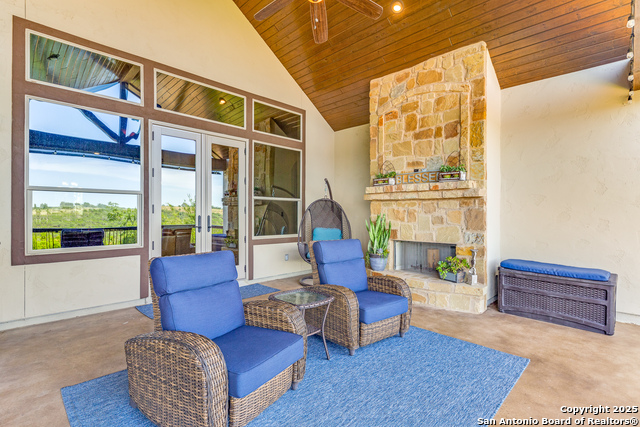 Listing photo id 26 for 140 Paradise