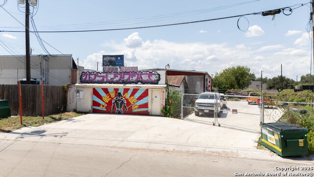 Listing photo id 3 for 911 Viendo  