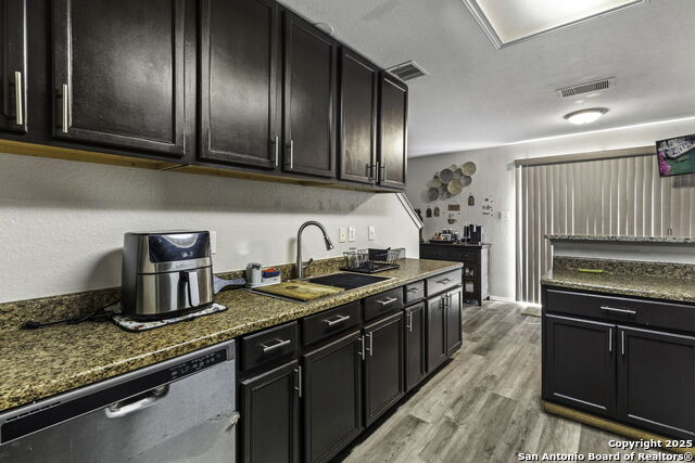 Listing photo id 11 for 6931 Pecan