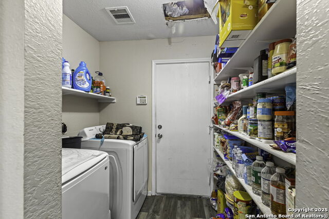 Listing photo id 12 for 6931 Pecan