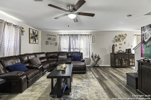 Listing photo id 4 for 6931 Pecan