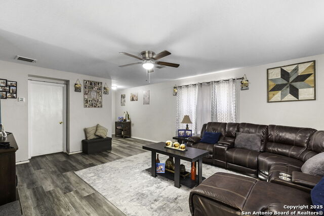 Listing photo id 5 for 6931 Pecan