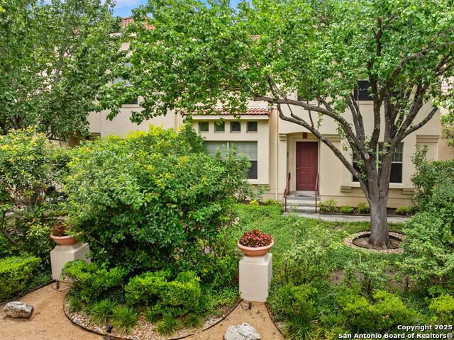 Listing photo id 0 for 207 Grandview