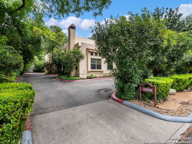 Listing photo id 1 for 207 Grandview