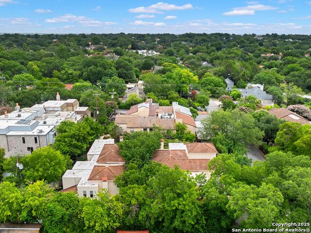 Listing photo id 33 for 207 Grandview