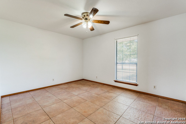 Image 16 of 25 For 124 Country Gardens