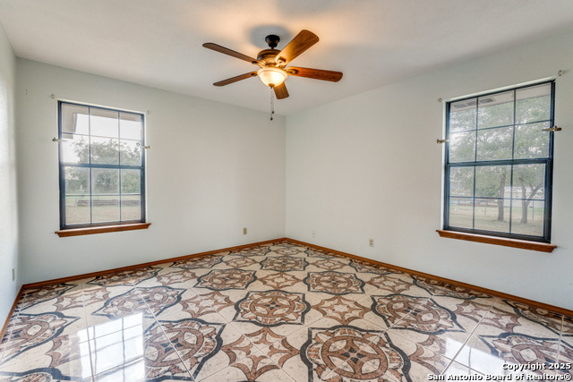 Image 17 of 25 For 124 Country Gardens